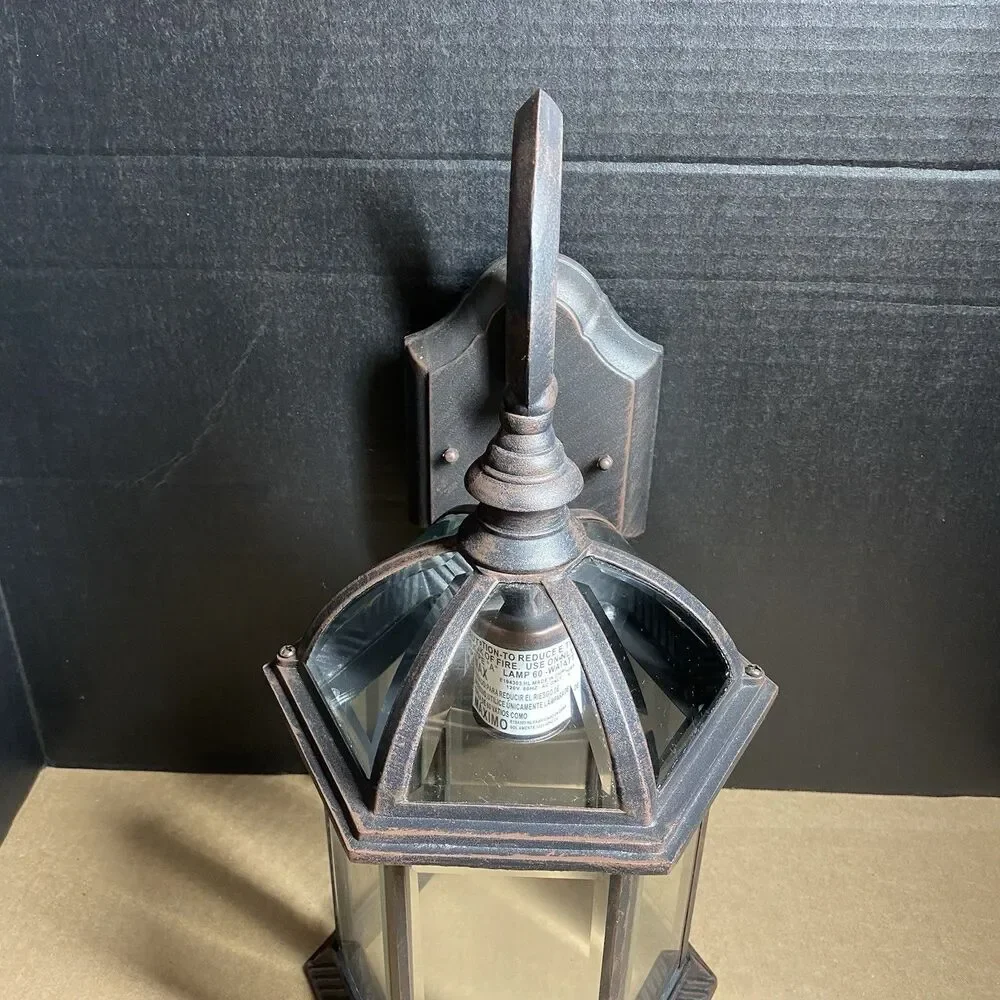 Portfolio Light 15.5-in Rust Outdoor Wall Light Item #56872 Hard-Wired Untested